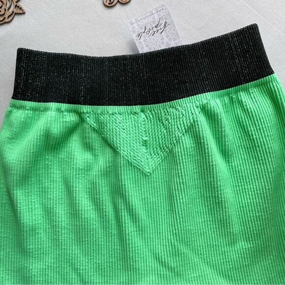 Free People Prajna Workout Short Sz M L Green Pull On Ribbed Knit Fitted Stretch - Picture 6 of 10